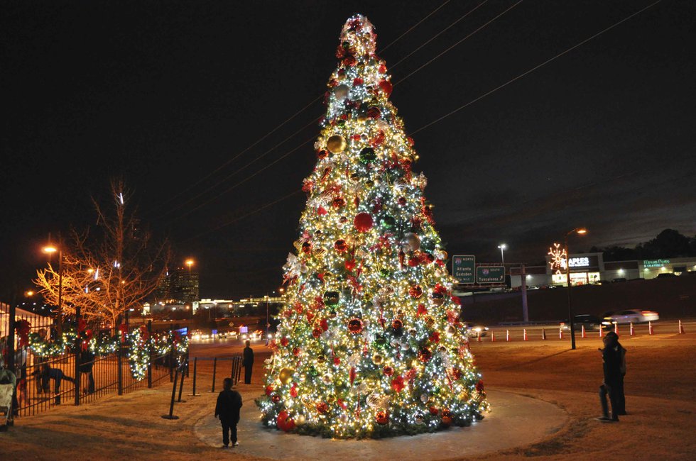 City tree lighting to start holiday season